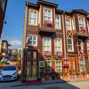 Hotel April, Istanboel